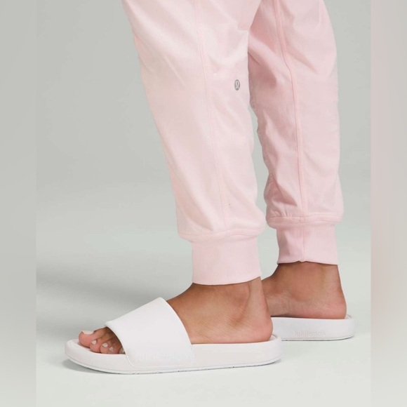 Lululemon Dance Studio Mid-Rise Lined Jogger
Strawberry Milkshake W5BZIS - Picture 9 of 11
